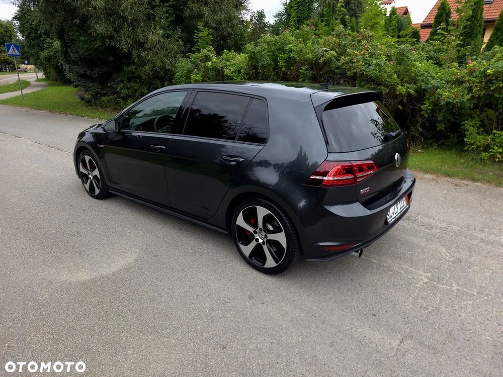Volkswagen Golf - 5