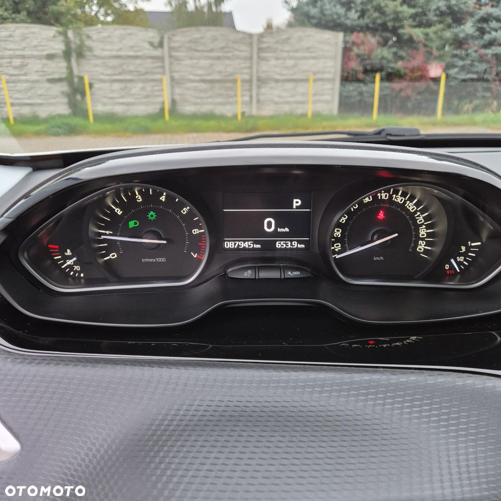 Peugeot 208 1.2 PureTech Allure S&S EAT6 - 36