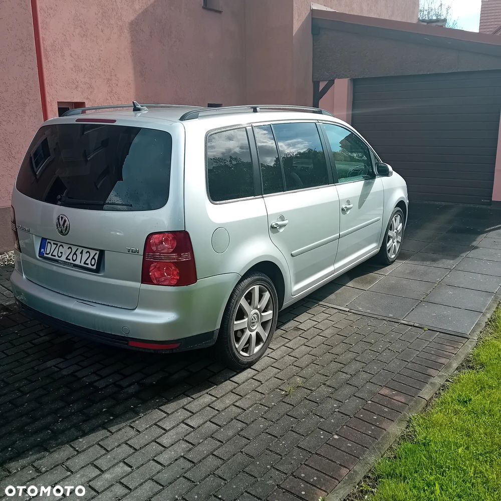 Volkswagen Touran 1.9 TDI DPF DSG Trendline - 4