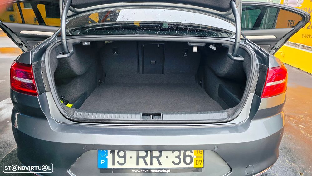 VW Passat 2.0 TDI Highline - 16