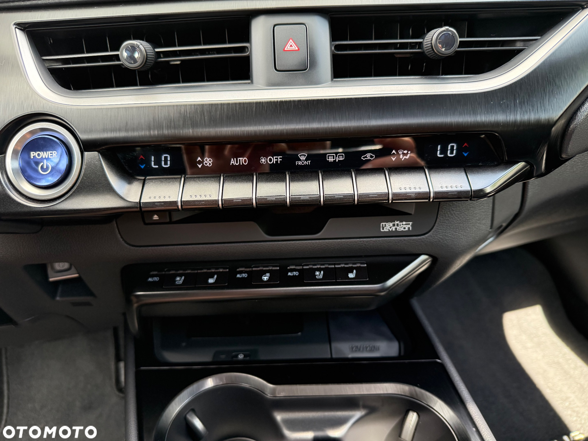 Lexus UX 250h - 25