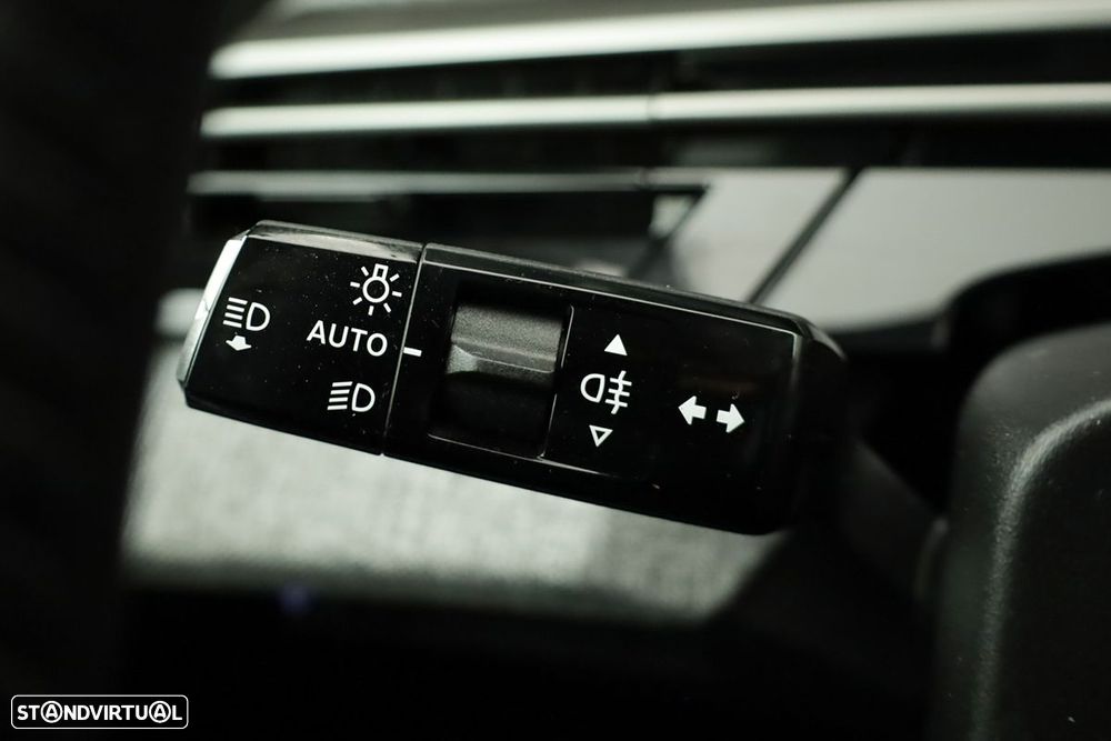 Peugeot 3008 1.2 Hybrid Allure e-DCS6 - 16
