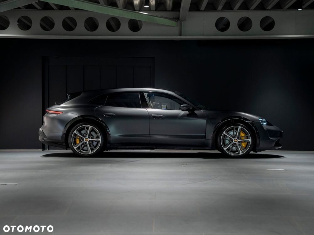 Porsche Taycan Turbo S - 6