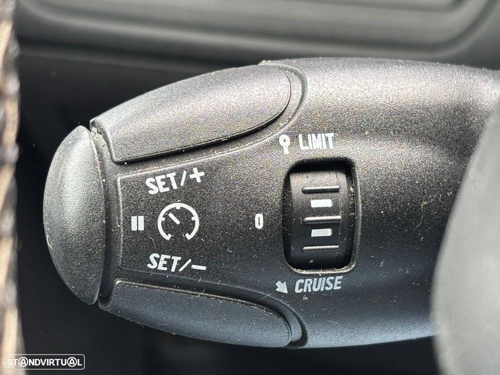 Peugeot 2008 1.2 PureTech Allure EAT6 - 13