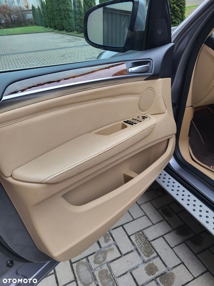 BMW X5 xDrive35i - 16