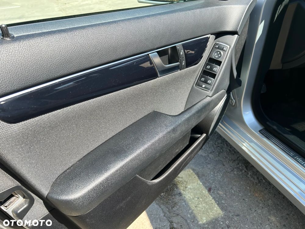 Mercedes-Benz Klasa C 200 CDI DPF Automatik BlueEFFICIENCY - 21