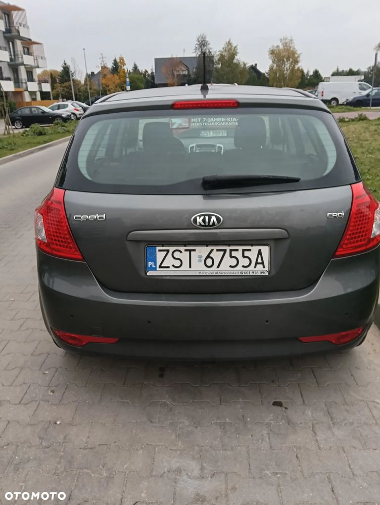Kia Ceed - 4