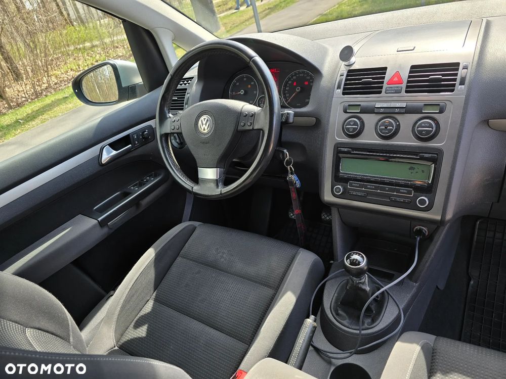 Volkswagen Touran 1.9 TDI Highline - 25