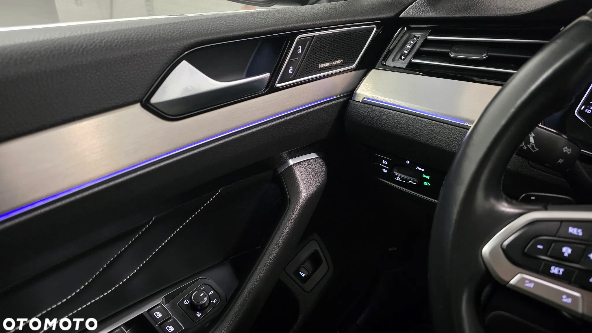 Volkswagen Passat 2.0 TDI SCR R-Line DSG - 20