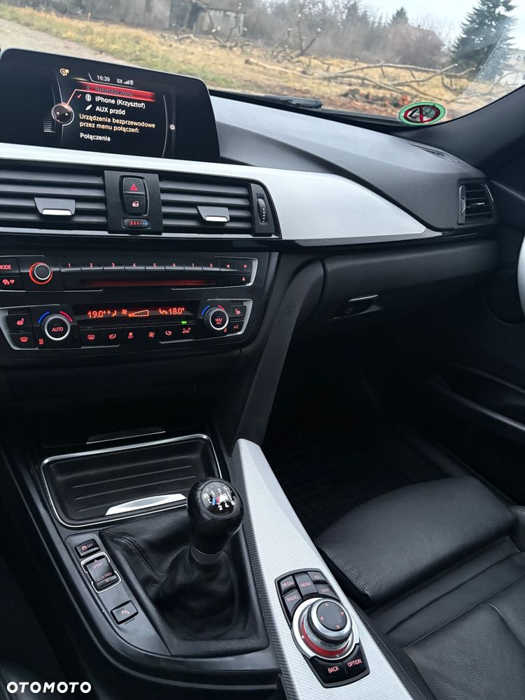 BMW Seria 3 320d xDrive DPF Edition Sport - 14