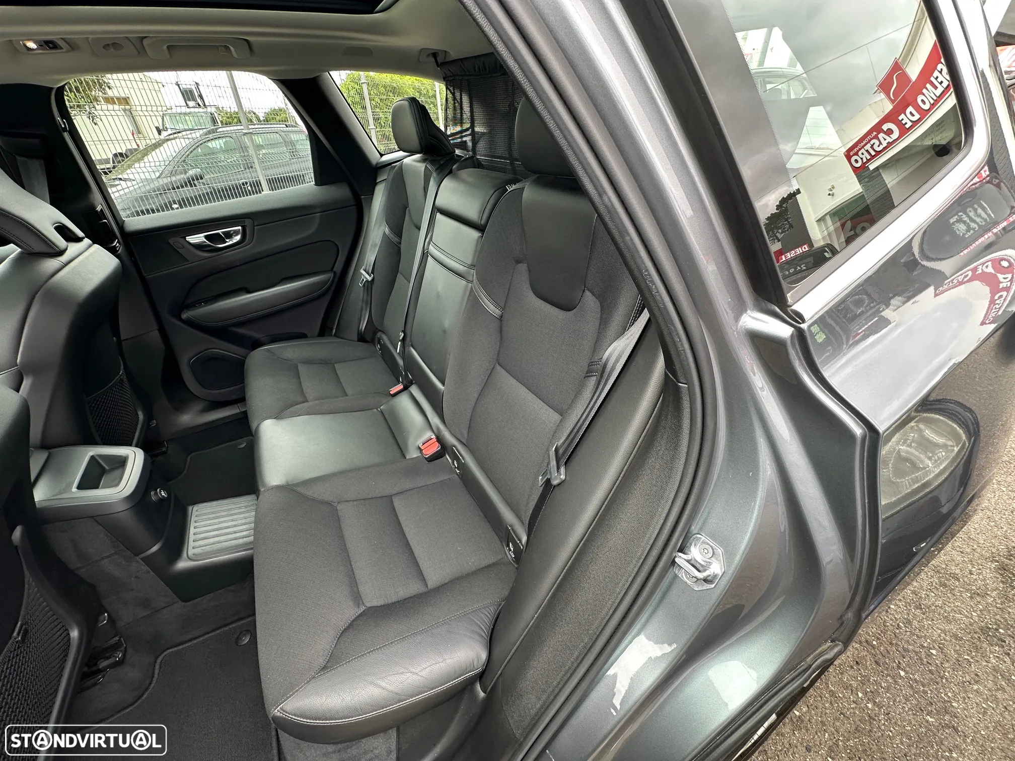 Volvo XC 60 2.0 T8 PHEV Momentum AWD - 18