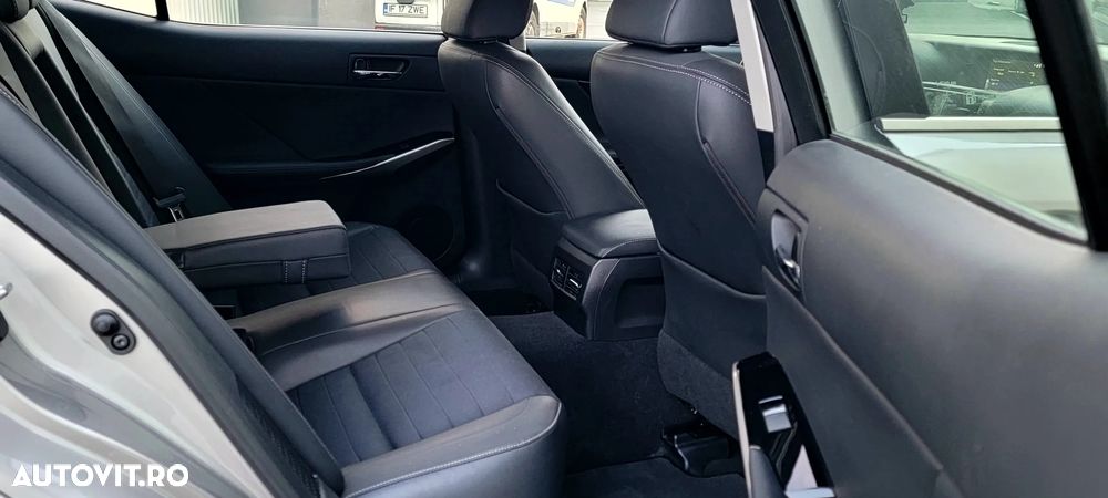 Lexus Seria IS 300h BusinessEdition - 10