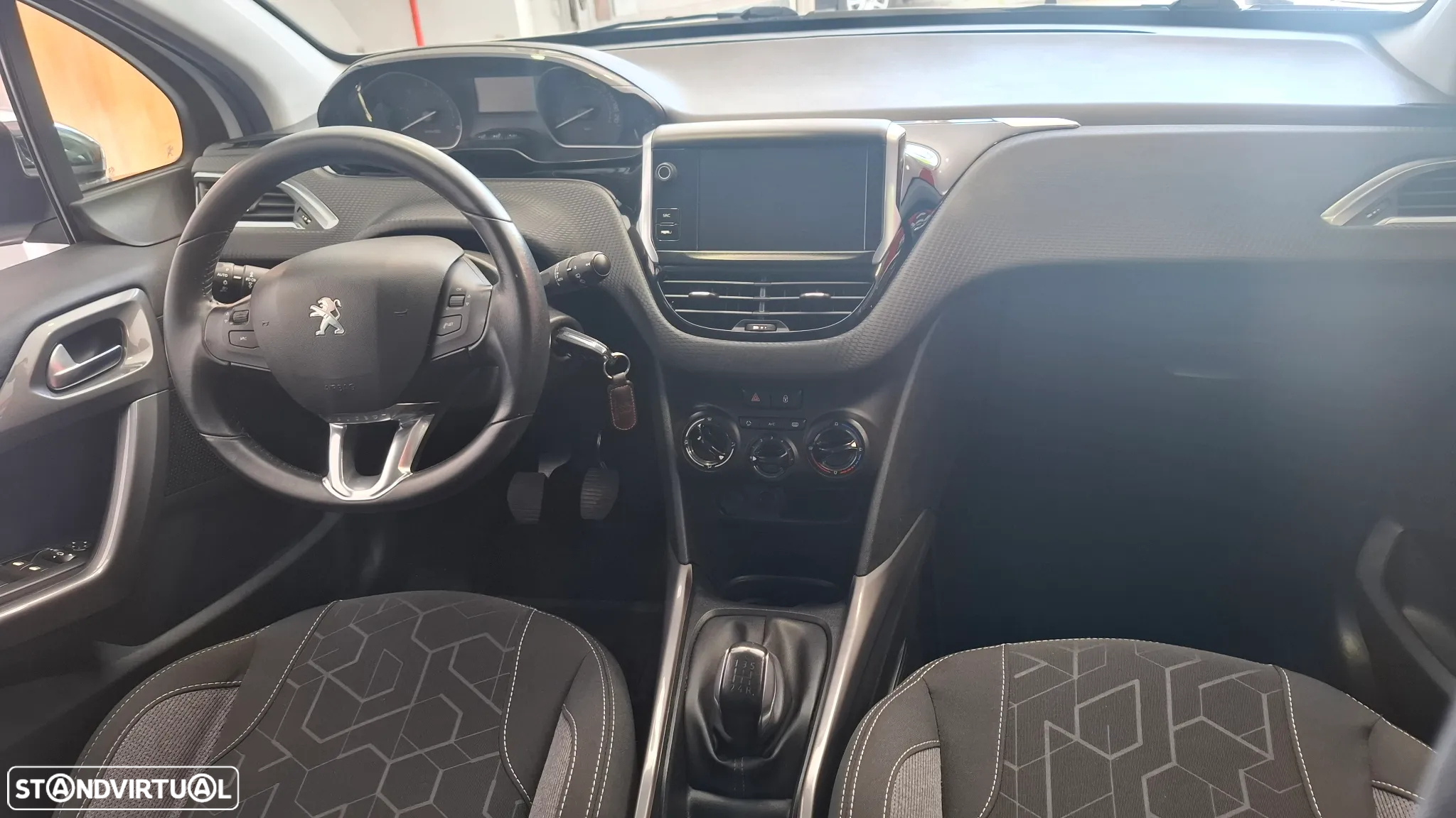 Peugeot 2008 1.6 BlueHDi Style - 21