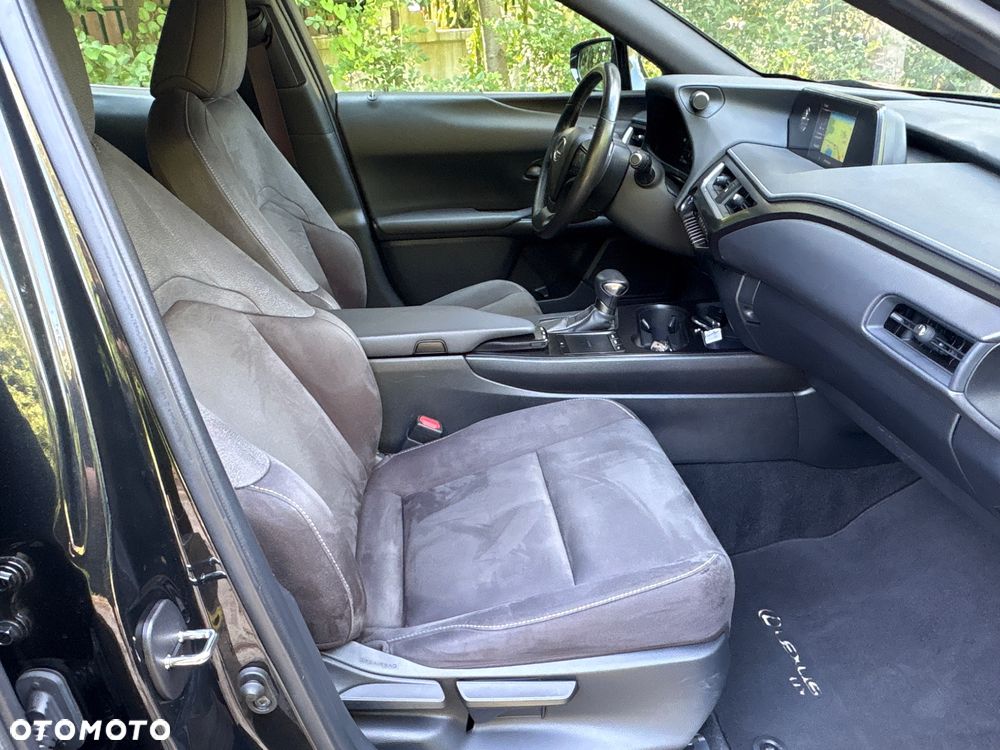 Lexus UX - 17