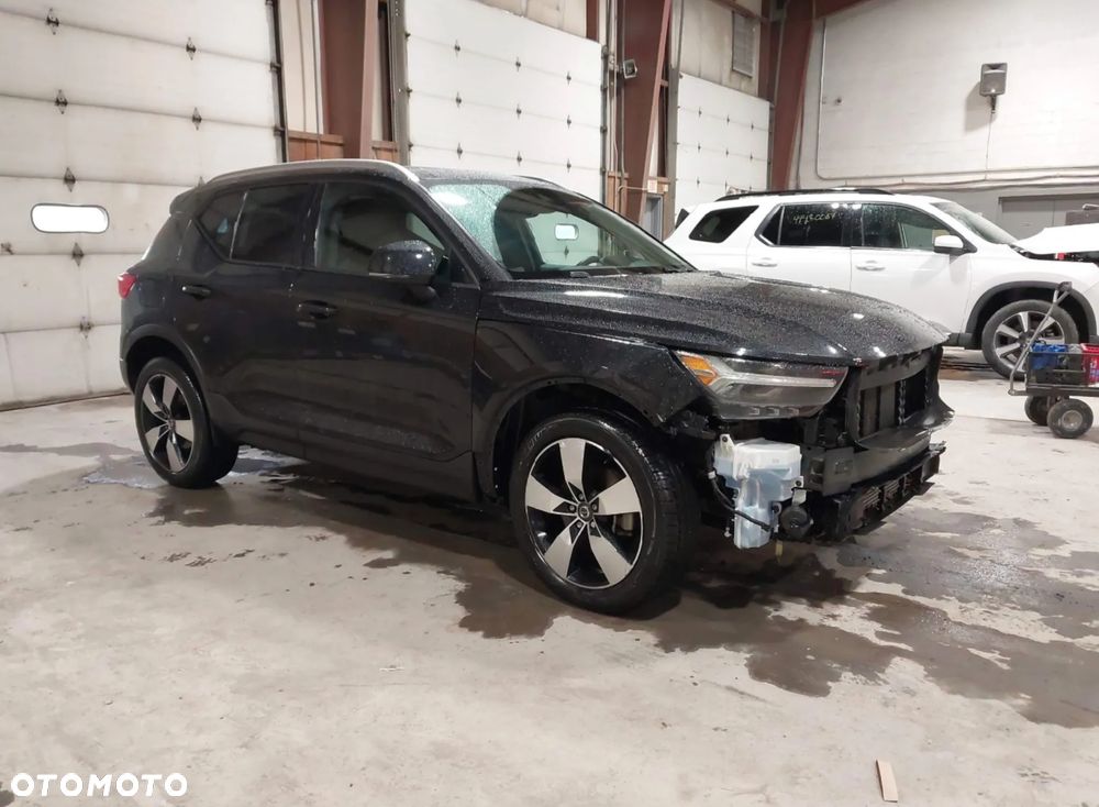 Volvo XC 40 T5 AWD Momentum - 1