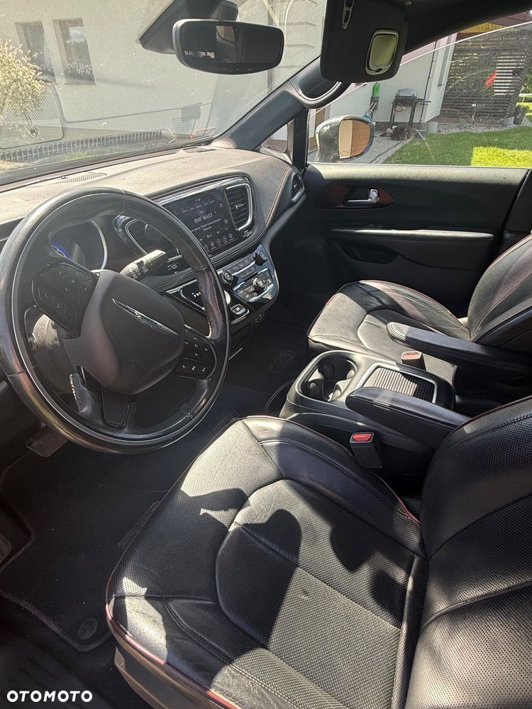 Chrysler Pacifica - 16