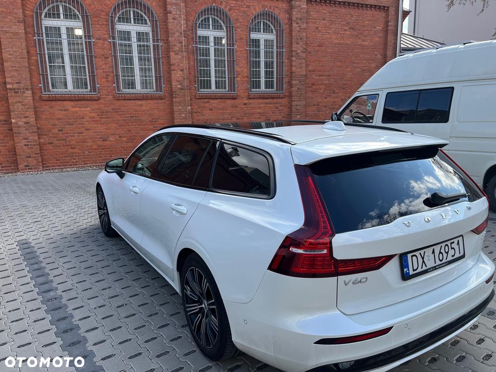 Volvo V60 B4 D Plus Dark - 4