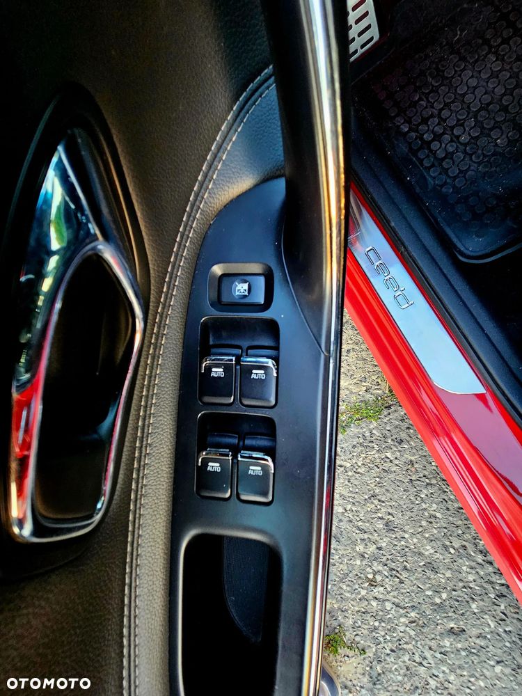 Kia Ceed - 9