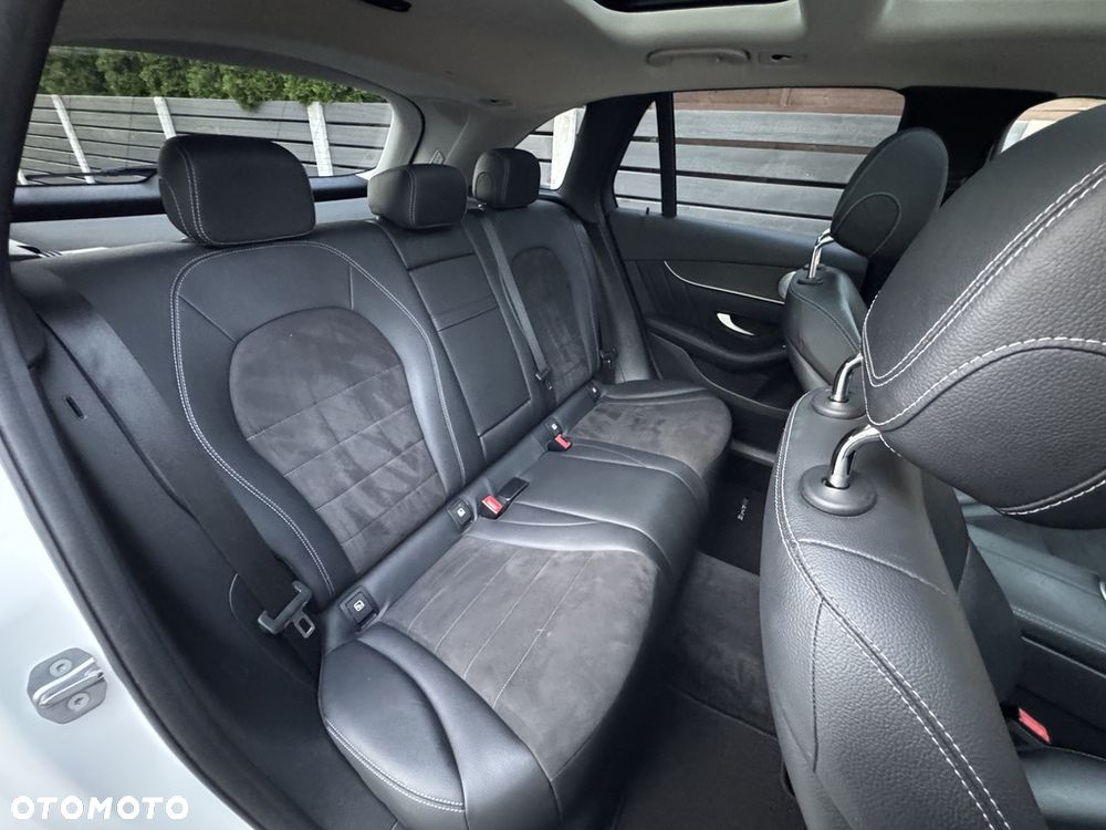 Mercedes-Benz GLC 250 4Matic 9G-TRONIC AMG Line - 27