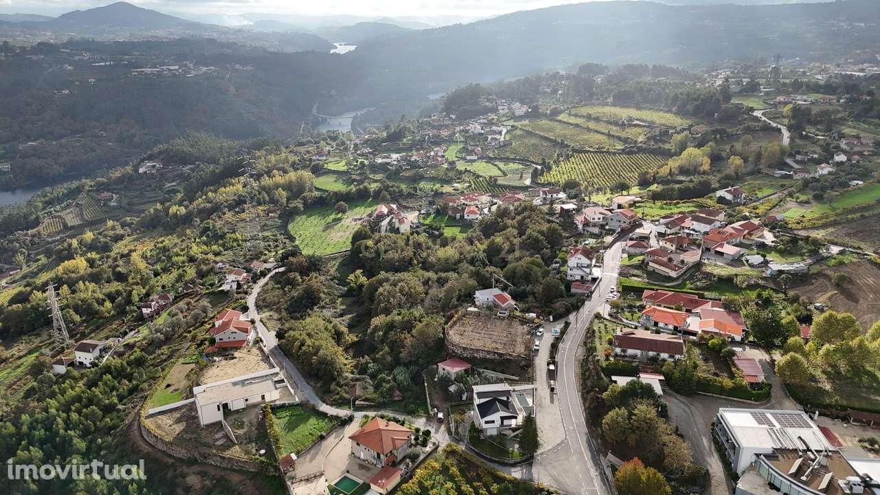 Terreno com 2,65 hectares e duas moradias em pedra para restaurar — Ab - Grande imagem: 4/22