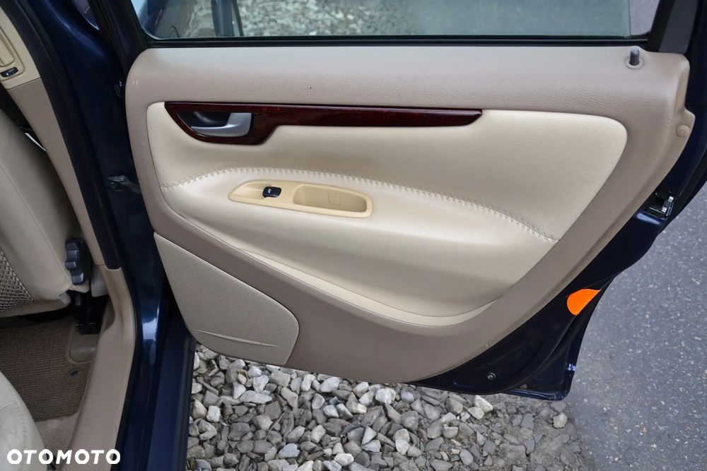 Volvo XC 70 AWD Premium - 24