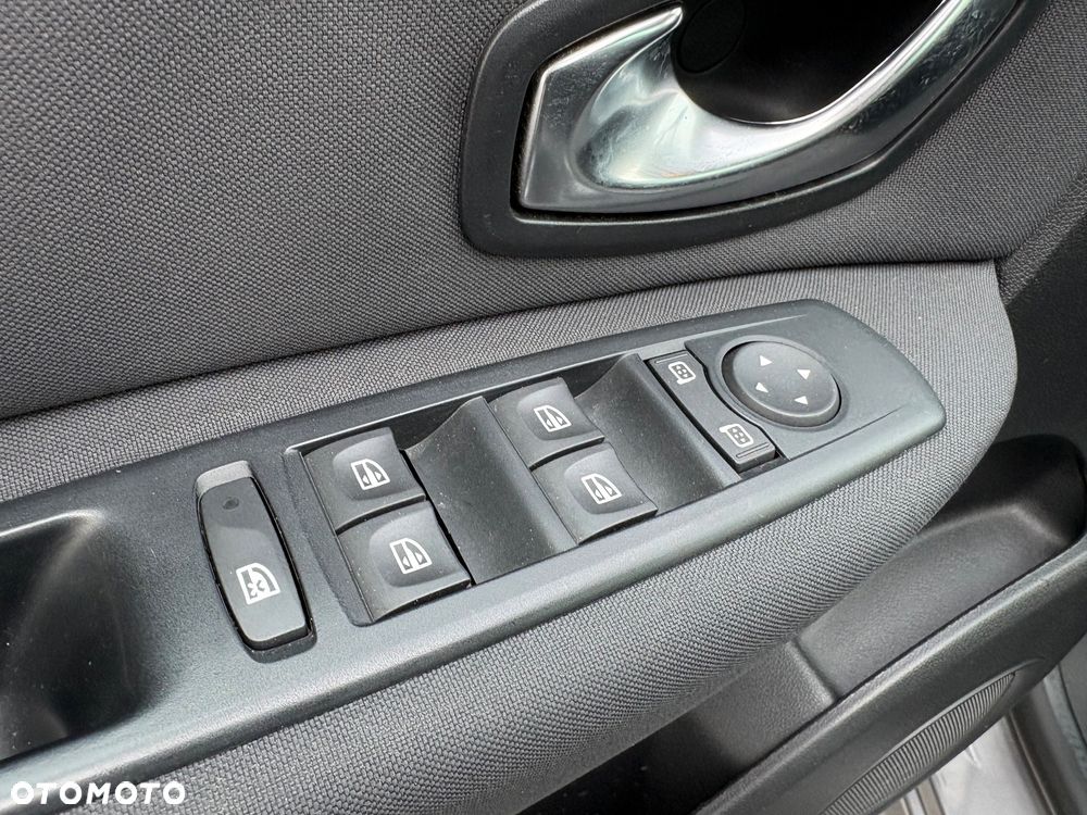 Renault Scenic 1.6 16V 110 Dynamique - 13