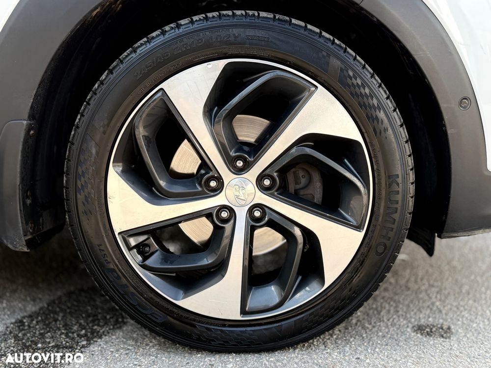 Hyundai Tucson 2.0 CRDI 4WD 6AT Luxury Pack+ - 32