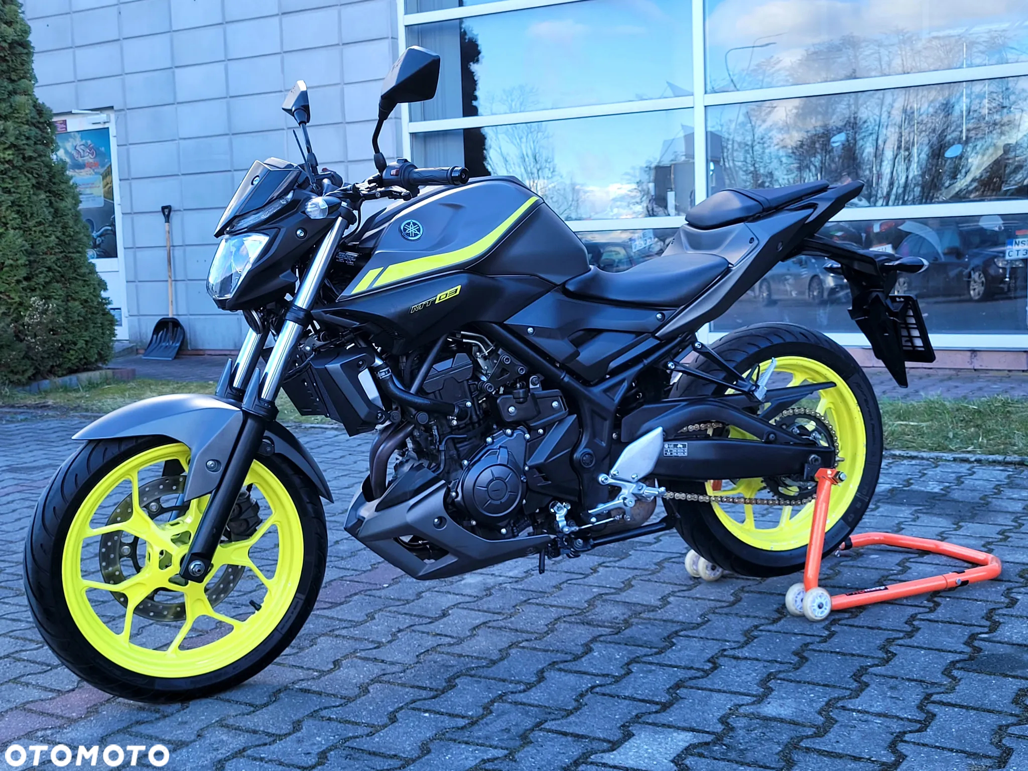 Yamaha MT - 16