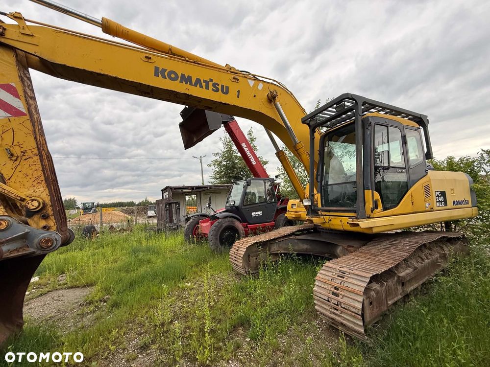 Komatsu PC240 - 3