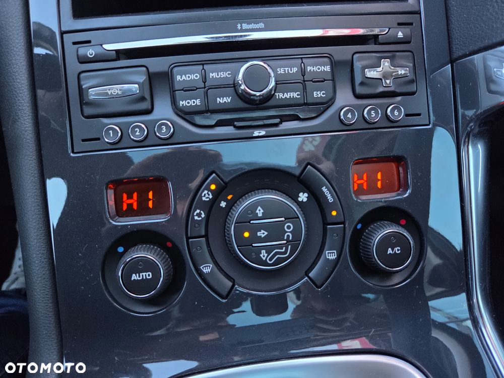 Peugeot 3008 HDi 160 Automatik Allure - 29