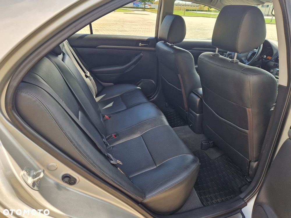 Toyota Avensis - 6