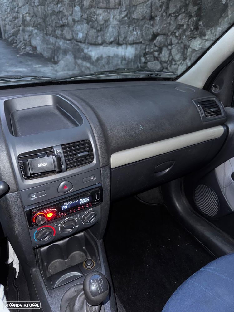 Renault Clio 1.5 dCi Authentique - 8