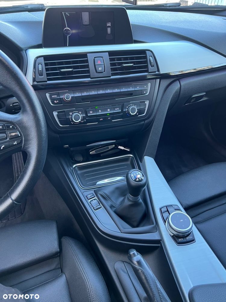 BMW Seria 3 318d Sport Line - 15