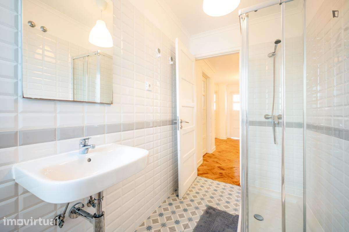 Quarto - localizado em Alameda Lisbon - Grande imagem: 3/25