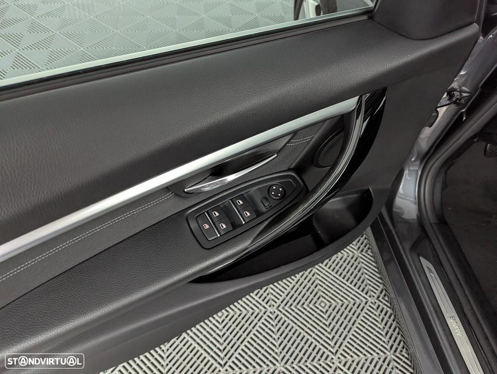 BMW 318 d Line Sport - 24