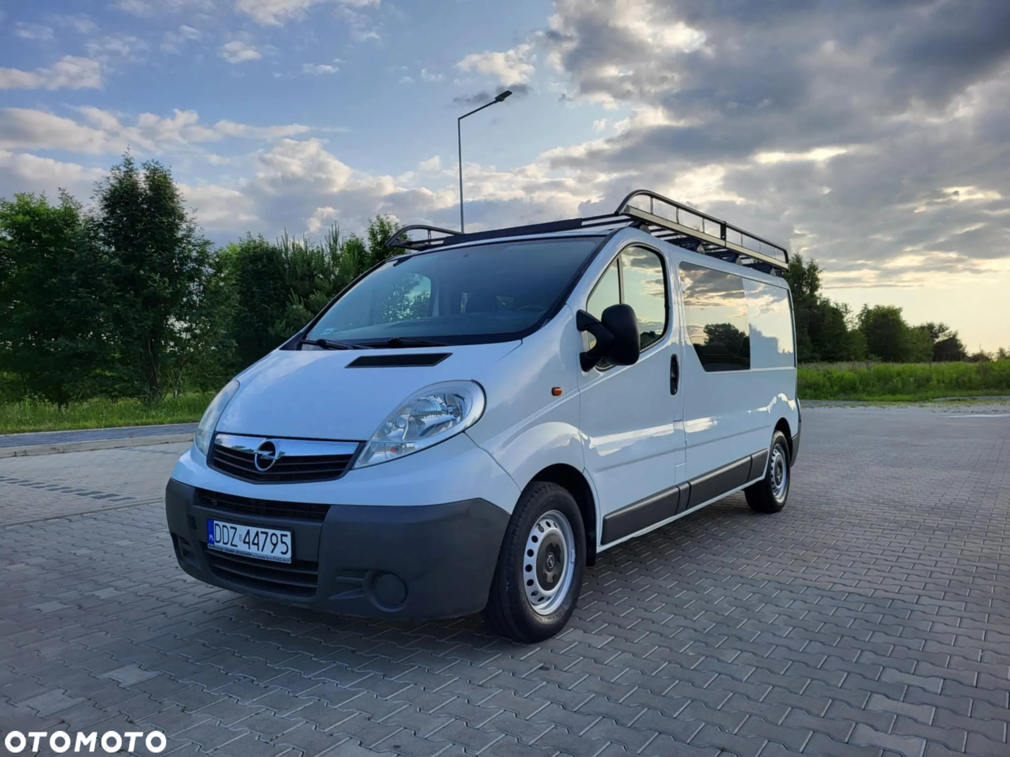 Opel Vivaro - 11