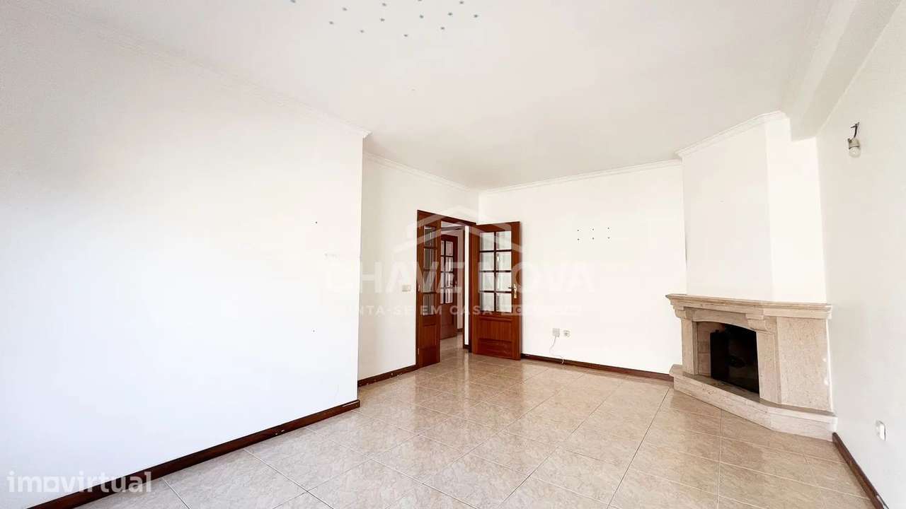 Apartamento T2 c/Lugar de Garagem e Varanda na Madalena - Grande imagem: 2/17