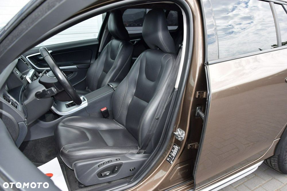 Volvo V60 Cross Country D3 Drive-E Summum - 17