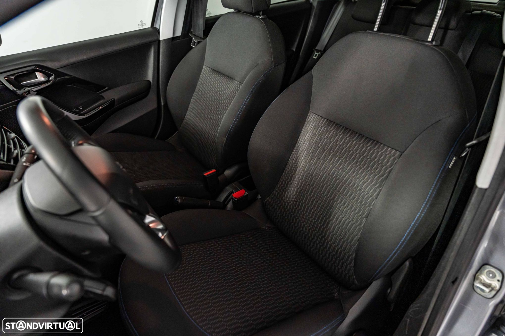 Peugeot 208 1.2 PureTech Signature - 8