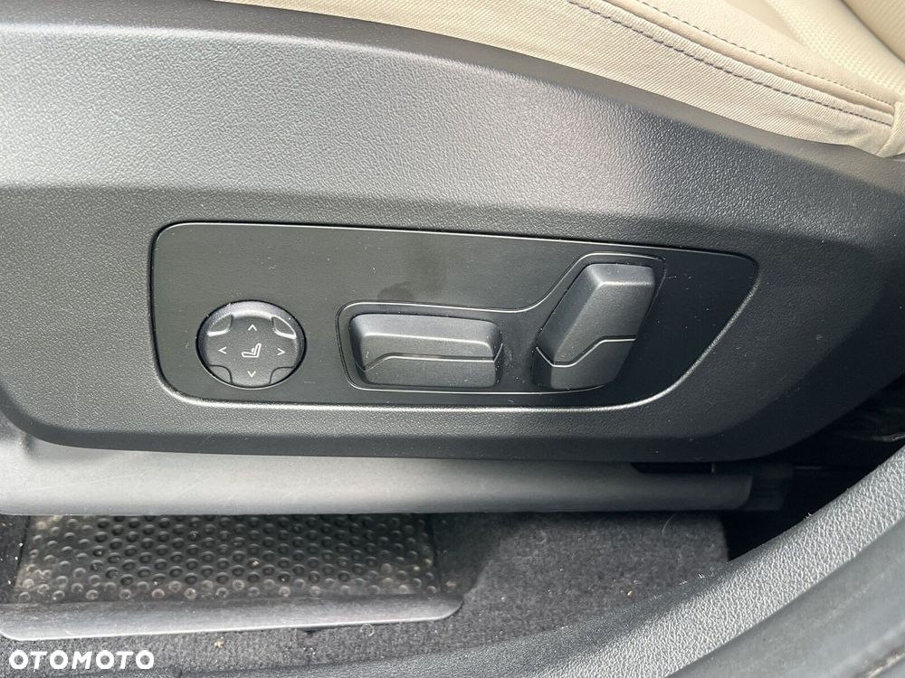 BMW X1 sDrive18i - 26
