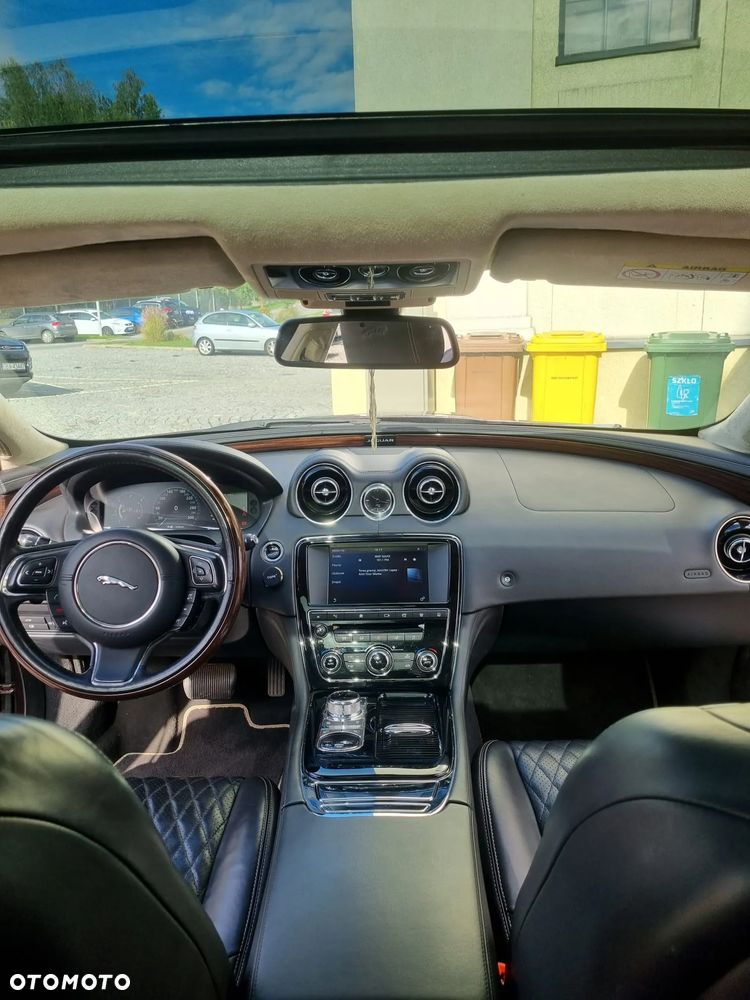 Jaguar XJ 3.0 D V6 LWB Portfolio - 3