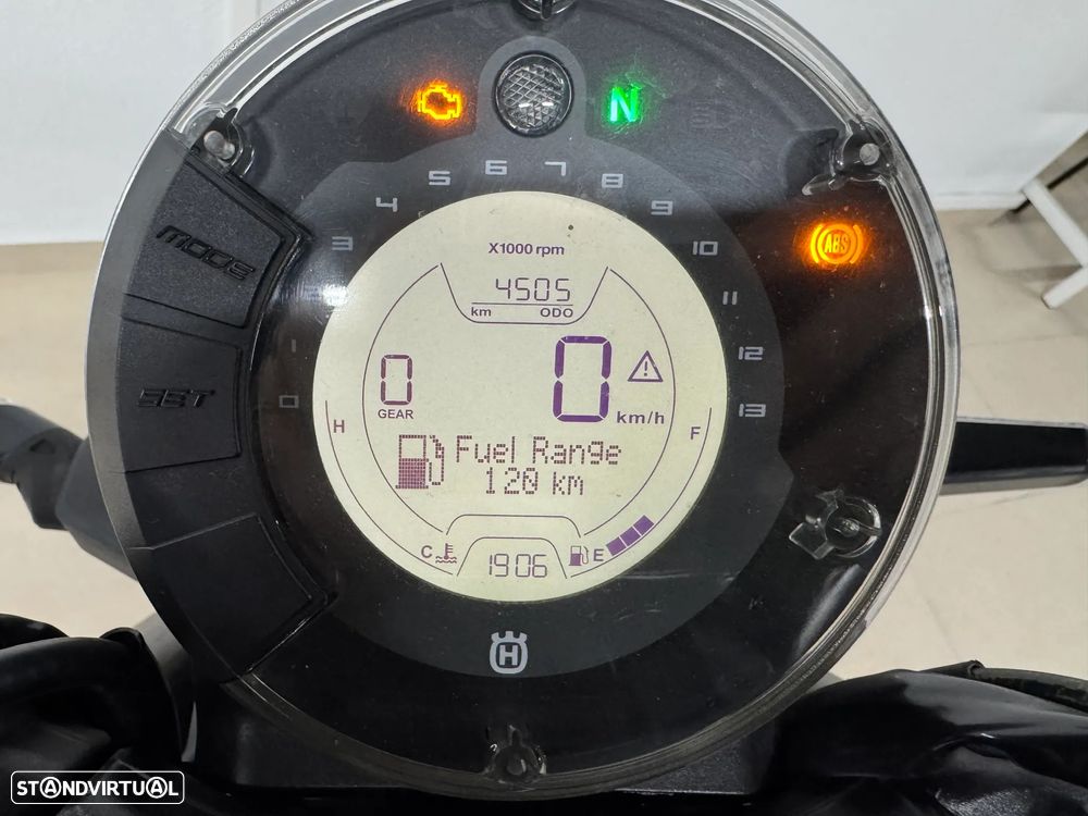 Husqvarna Svartpilen 401 - 7