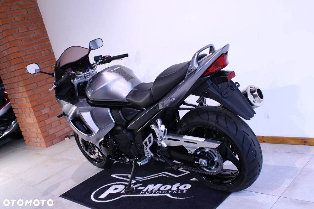 Suzuki GSX - 7