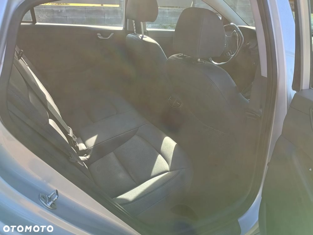 Hyundai IONIQ 1.6 GDI Premium - 10