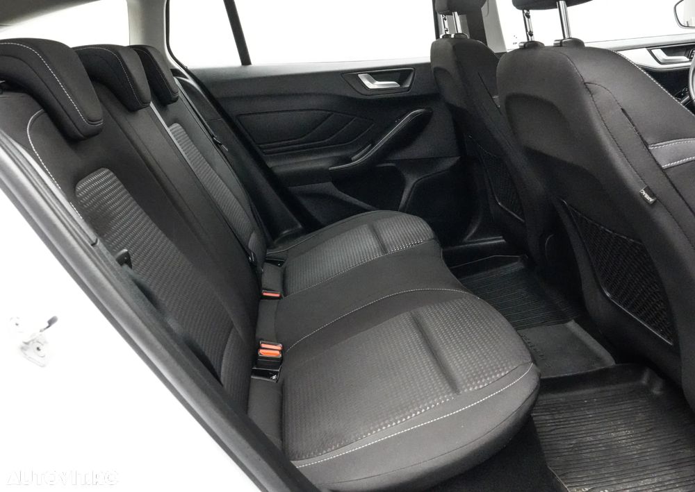 Ford Focus 1.0 EcoBoost 6MT MHEV Titanium - 15