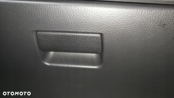 Rączka uchwyt schowka Suzuki Swift MK7 10-16