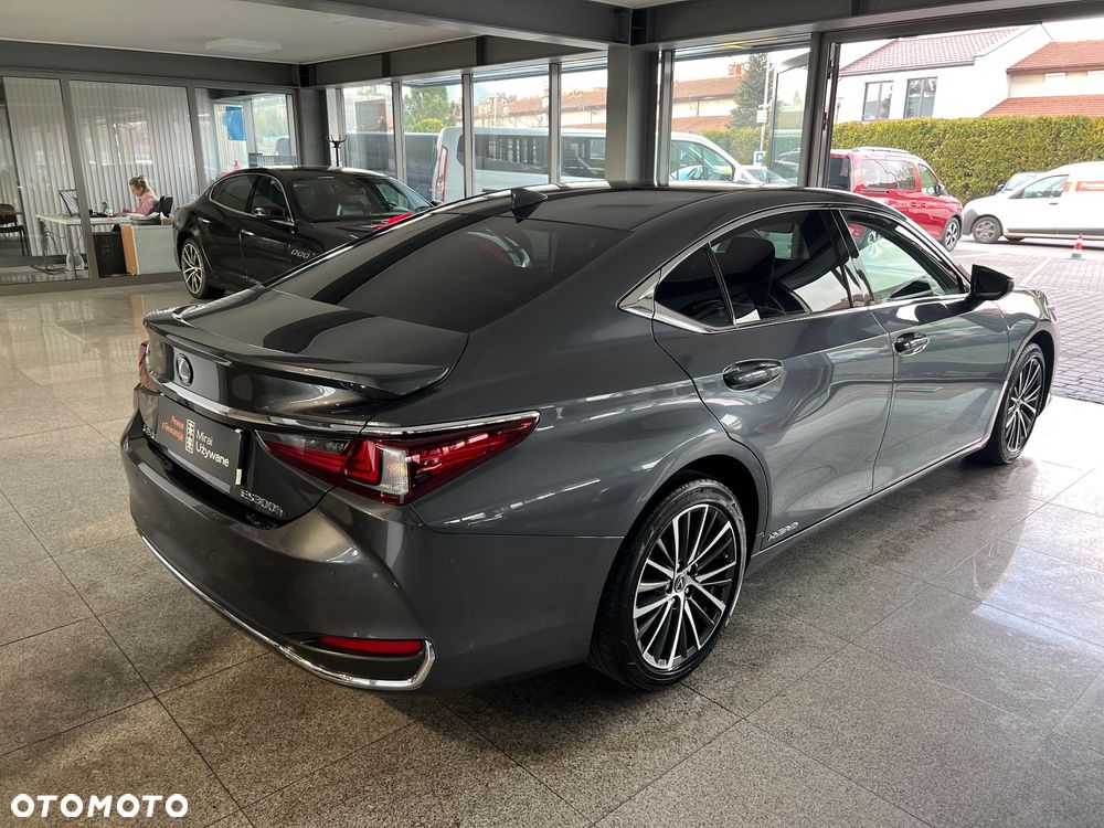 Lexus ES 300h Business Edition + - 16