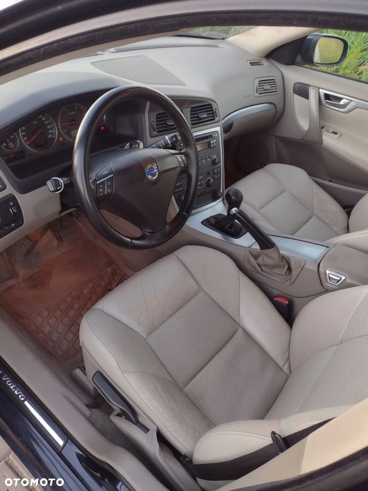 Volvo S60 2.4D5 Momentum - 5