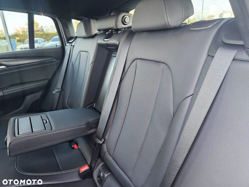 BMW X4 xDrive20i - 14
