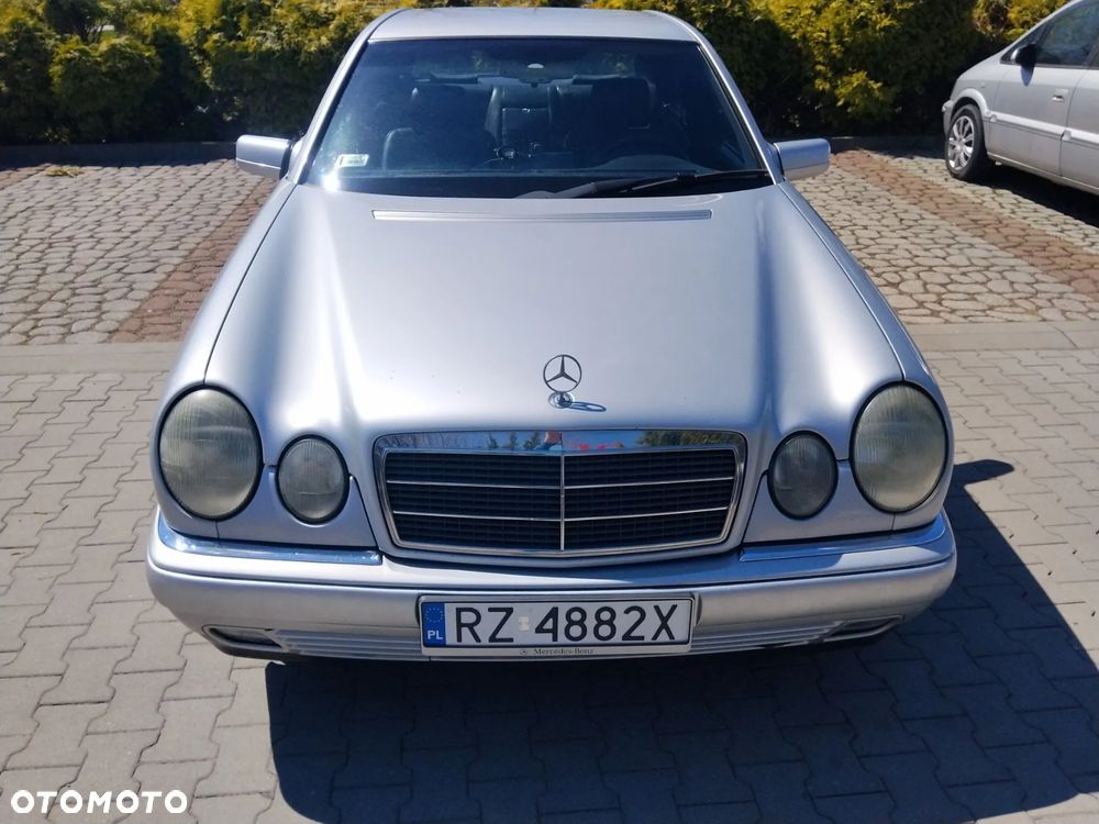 Mercedes-Benz Klasa E - 24